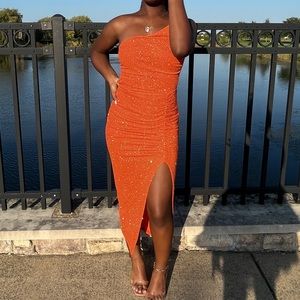 WINDSOR SZ SMALL BODY CON ONE SHOULDER DRESS, ORANGE🧡